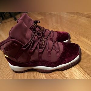 Nike Air Jordan 11 Retro Heiress Night Maroon Velvet Sneakers Sz 6.5W Worn Once